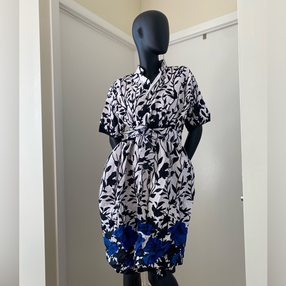 Classy Wrap Dress - One Size Fits All - Picture 3 of 4